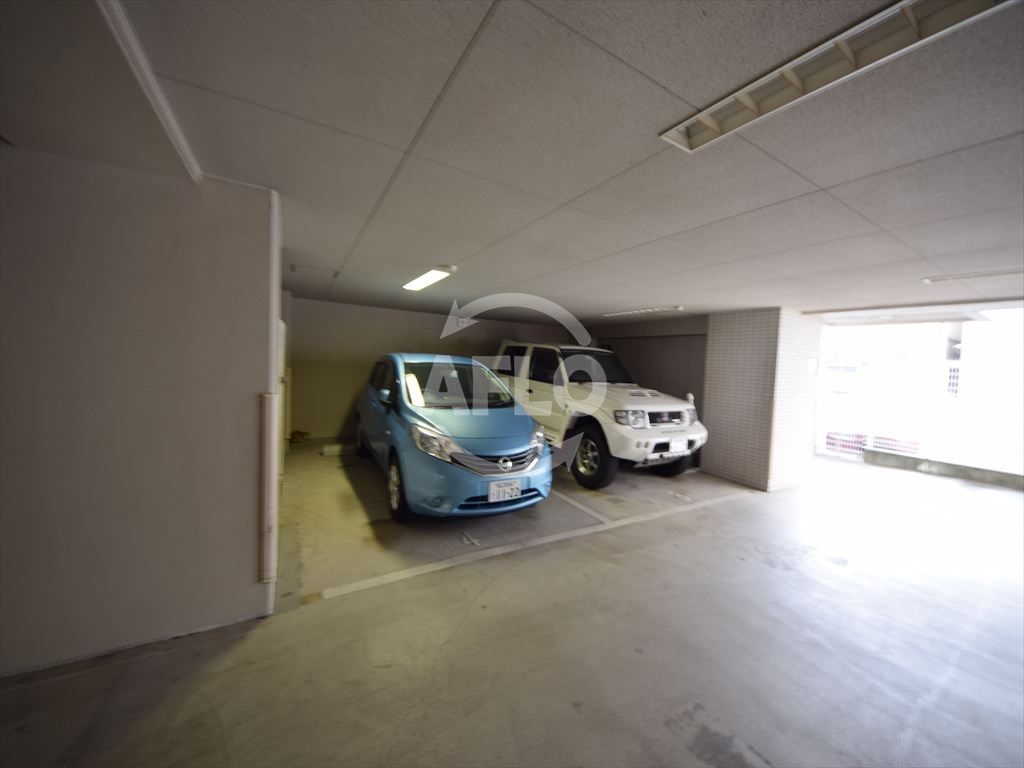 ルーセントオーデン難波のその他共用部分|ルーセントオーデン難波　屋根付き駐車場