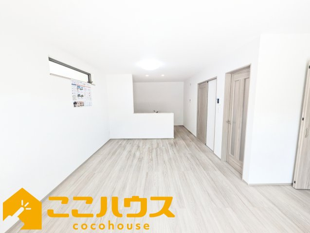 浦添市伊祖5丁目　新築戸建て　全3棟　B号棟の居間・リビング|LDK17.43帖
