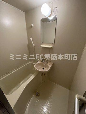 グラマシー心斎橋東の浴室