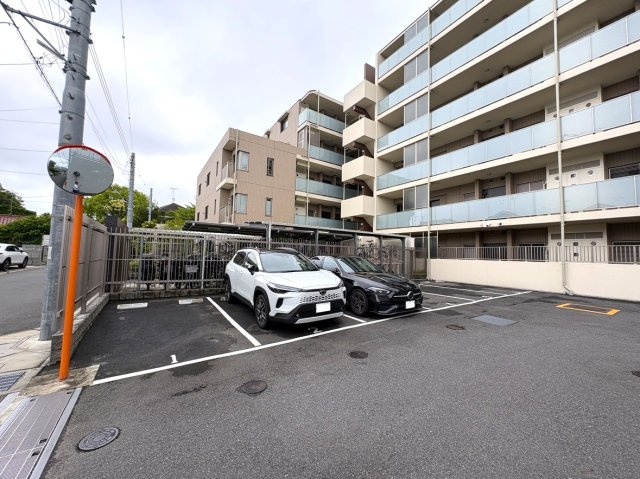 エクセレントシティ北小金３の駐車場