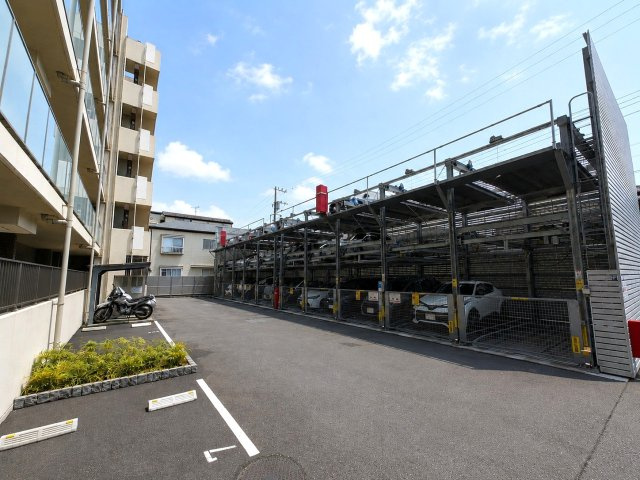 エクセレントシティ北小金３の駐車場
