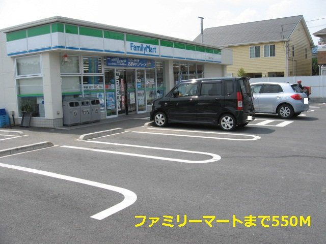 ウエストヒルズの周辺|ファミリーマートまで550m