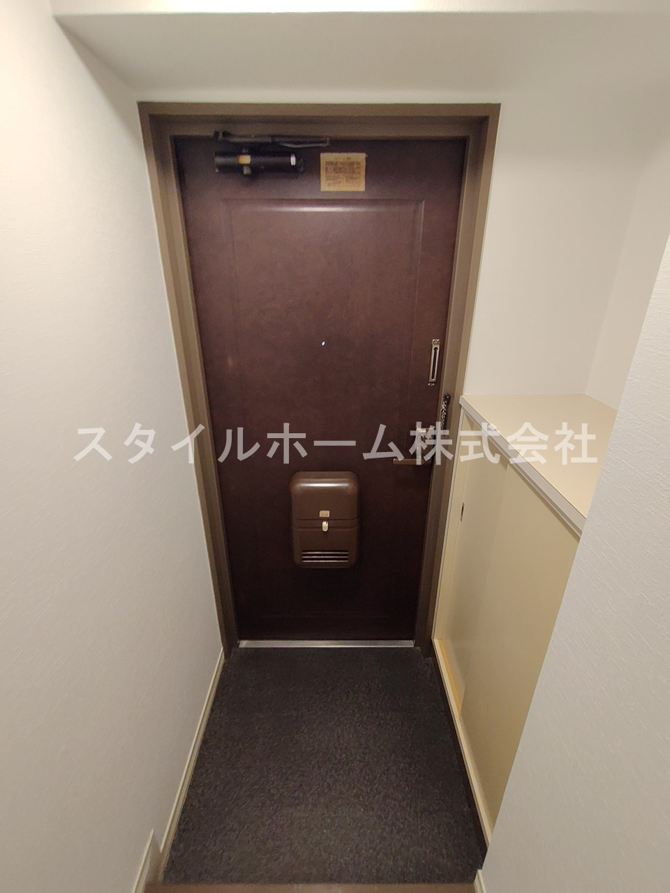 クレストパレス学園前の玄関