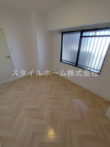 クレストパレス学園前の居間・リビング
