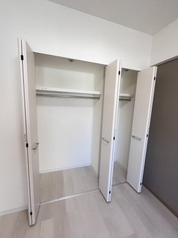 大阪市城東区成育２丁目の賃貸マンションの収納
