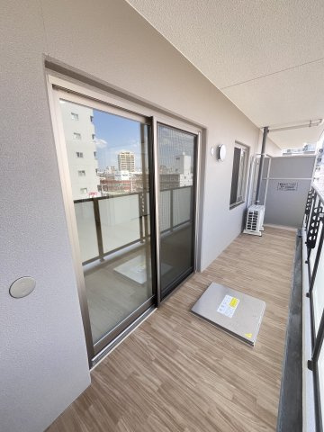 大阪市城東区成育２丁目の賃貸マンションのバルコニー