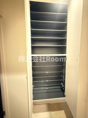【玄関】 | シャンテオカ | 収納もある玄関です