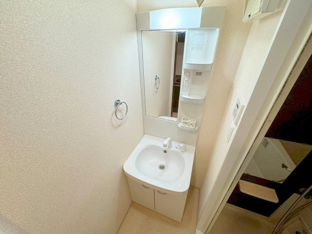 Luxe淡路の独立洗面台