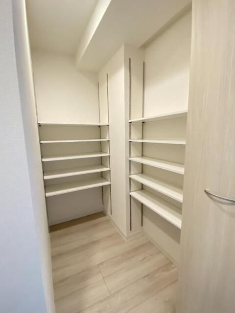 エルミタージュ　ドゥ　メゾンの収納