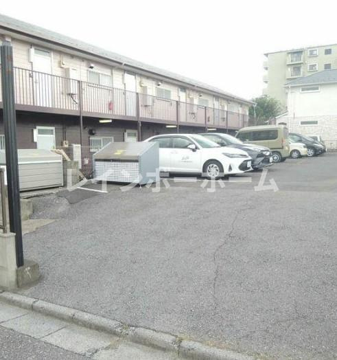コスモハイツの駐車場