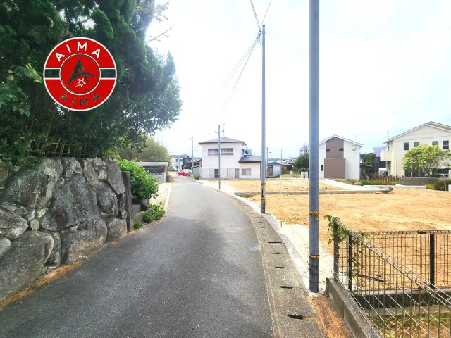 福津市西福間2丁目第1-2棟（2号棟）の外観|前面道路含む現地の写真です。