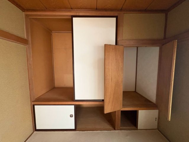 川北町8-32貸家の収納