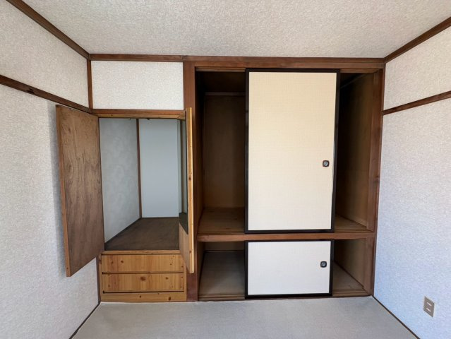 川北町8-32貸家の収納
