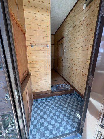 川北町8-32貸家の玄関