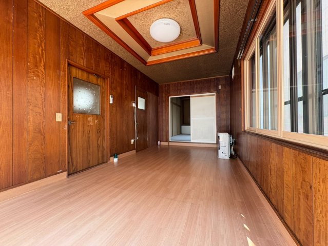 川北町8-32貸家の居間・リビング