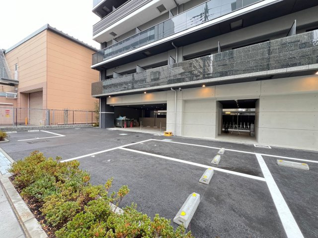 S-RESIDENCE難波大国町Tresの駐車場