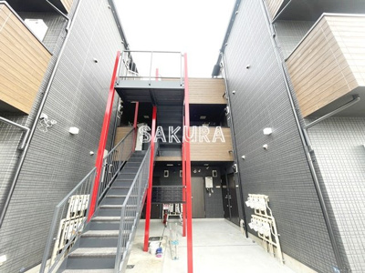 【エントランス】 | カーサフェリーチェ鶴ケ峰 | 重厚感のある建物デザイン♪