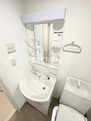【洗面所】 | カーサフェリーチェ鶴ケ峰 | 身支度に欠かせない独立洗面台♪