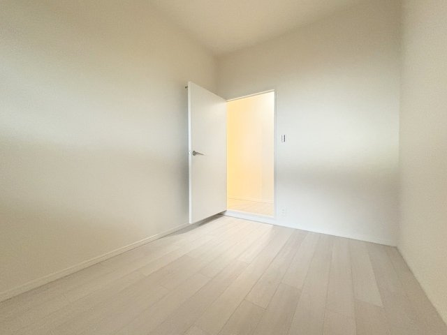 マインズ・コム神崎川の洋室