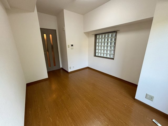 コスモプラザ新大阪の洋室