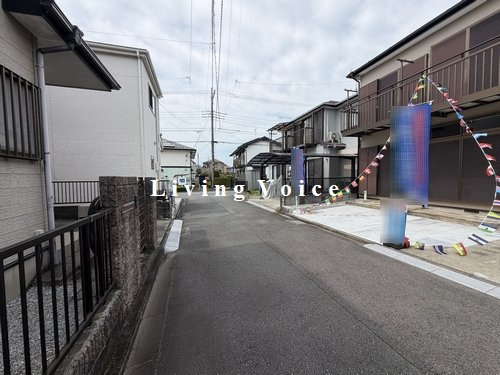 【仲介手数料０円】相模原市緑区二本松　中古一戸建ての前面道路含む現地写真