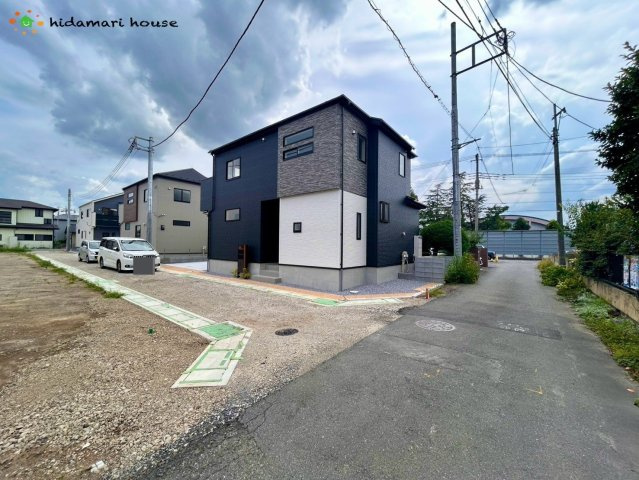 蓮田市関山3丁目　新築戸建　ブルーミング01の前面道路含む現地写真