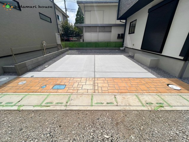 蓮田市関山3丁目　新築戸建　ブルーミング01の駐車場