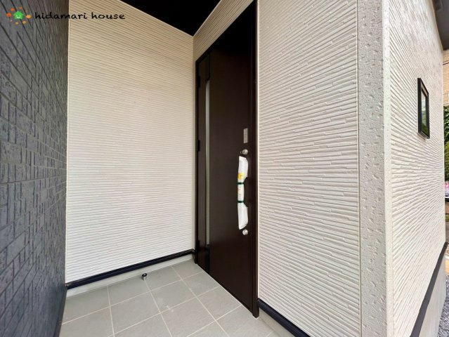 蓮田市関山3丁目　新築戸建　ブルーミング01の玄関