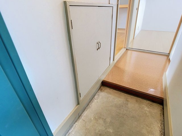秀山ビルの玄関