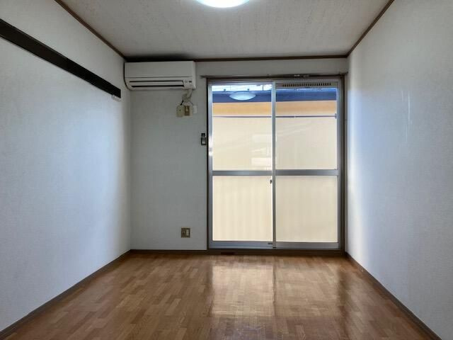 シャルム若松の居間・リビング