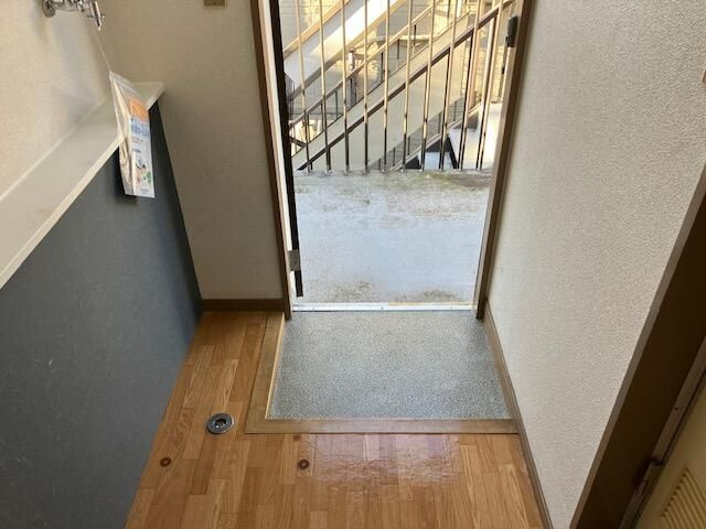 シャルム若松の玄関