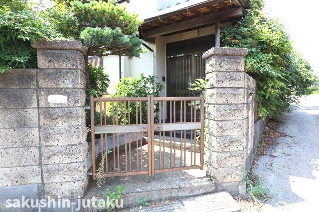 勝田台２丁目　中古戸建の玄関
