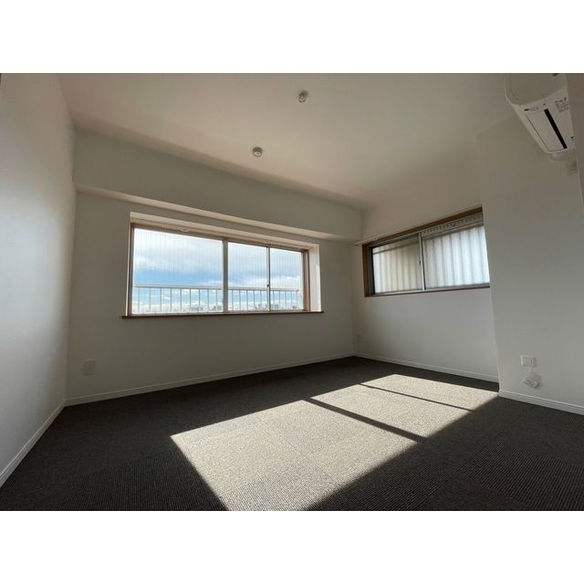 平和ビルの寝室