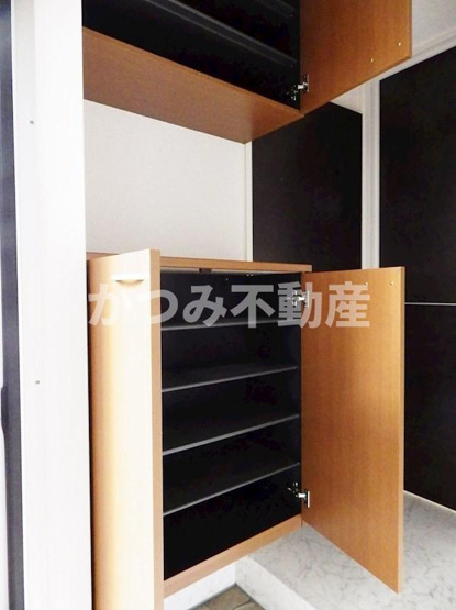 【玄関】 | シュペリュール（D-ROOM） | 下駄箱あります（別号室参考写真）