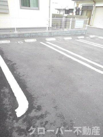 ドゥース　レシ　Ｂの駐車場