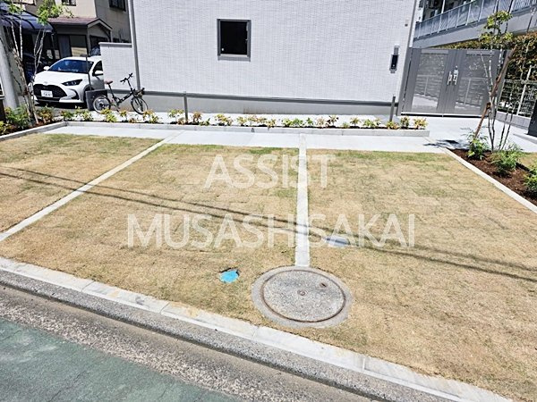 Ｂｅｌｌｅ　Ｌｅａｄ　ＲＯＹＡＬＥの駐車場