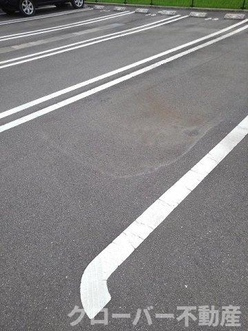 プルマージュⅡの駐車場
