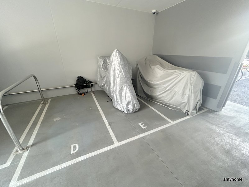 プレサンス塚本ミッドネクスト 仲介手数料無料の駐車場