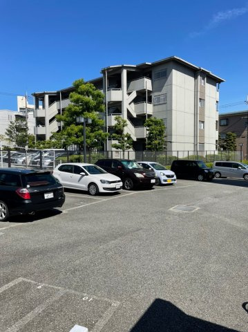 パークサイド千里の駐車場