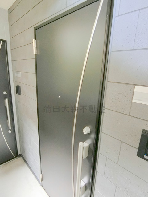 Lilas Terrace西糀谷(リラ　テラス西糀谷の玄関
