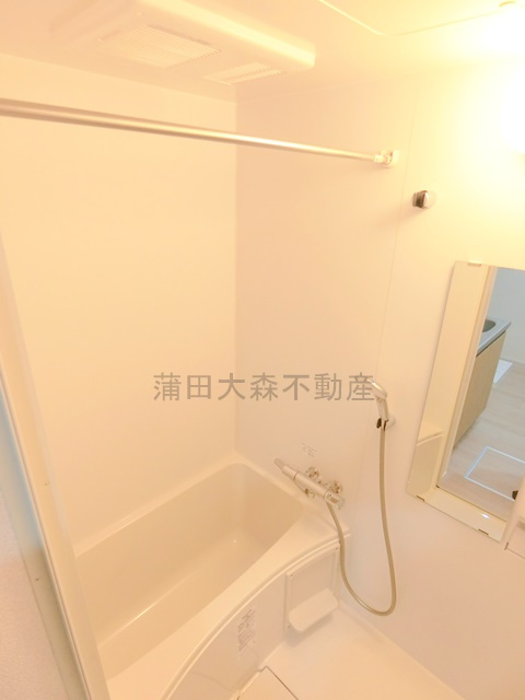 Lilas Terrace西糀谷(リラ　テラス西糀谷の浴室|浴室乾燥機付きのバスルーム　お風呂