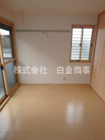 グランディール坂戸三光の洋室