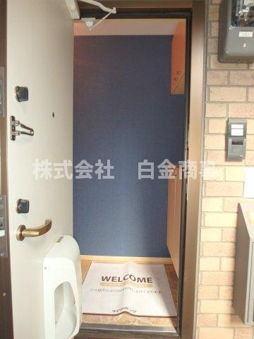 グランディール坂戸三光の玄関