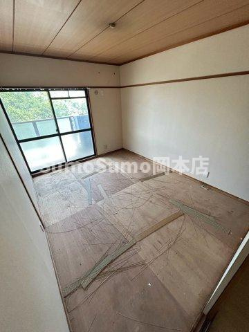 芦屋市宮塚町のアパートの洋室|落ち着いた色調の洋室です