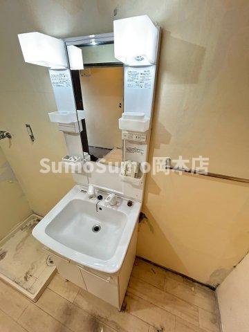芦屋市宮塚町のアパートの洗面所|コンパクトで使いやすい洗面所