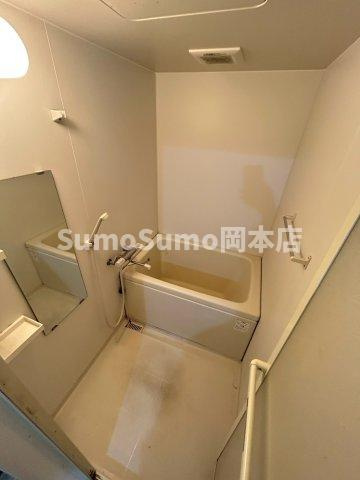 芦屋市宮塚町のアパートの浴室|コンパクトで使いやすいお風呂です