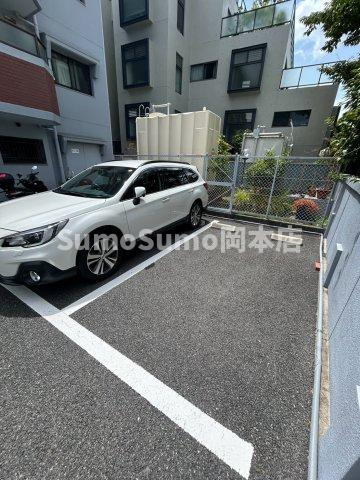 芦屋市宮塚町のアパートの駐車場|駐車場完備です