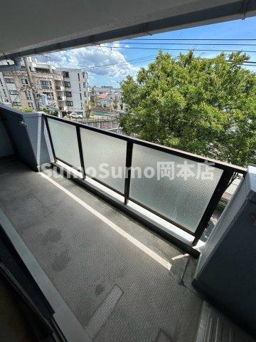 芦屋市宮塚町のアパートのバルコニー|バルコニーからの眺めを楽しみながら食事をしませんか