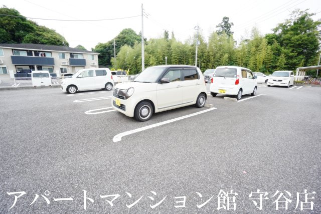 ヴェルサン・カメリアⅡの駐車場