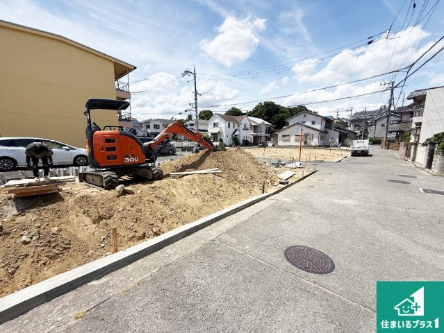 藤井寺市国府　第1期　新築一戸建ての前面道路含む現地写真|周辺は落ち着いた街並みの住宅地！子育てがしやすい住環境です！まだ未完成ですが、現地でしかわからない事もございます。是非一度ご覧ください。